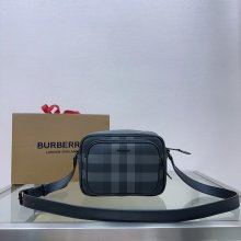 BURBERRY 3481 グレー斜め掛け サイズ:22.5x16cm