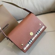 BURBERRY 9061 粒紋レザー チェック 斜め掛けバッグ クラシックチェック 25x18cm サイズ:25x18cm