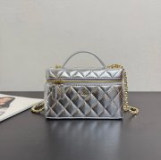 CHANEL 99448 シルバー 斜め掛けバッグ ファッショナブル 19.5×17×5cm サイズ:19.5×17×5cm