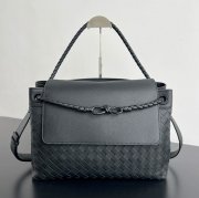 BOTTEGA VENETA BV 807715 新作粒面斜め掛け アンディアーモ サイズ:37x26x13cm