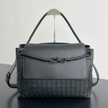 BOTTEGA VENETA BV 807715 新作粒面斜め掛け アンディアーモ サイズ:37x26x13cm
