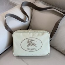 BURBERRY 3881 斜め掛け サイズ:26.5x18cm