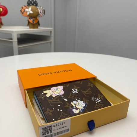 LOUIS VUITTON M12237 パスポートケース 雪秀シリーズ ヴィヴィエンヌ サイズ:10x14x2.5cm
