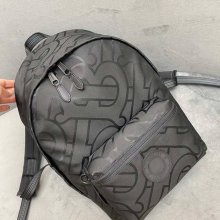 Burberry リュック ロゴジャガード カラフル 1095 サイズ:42.5x30.5x14.5cm