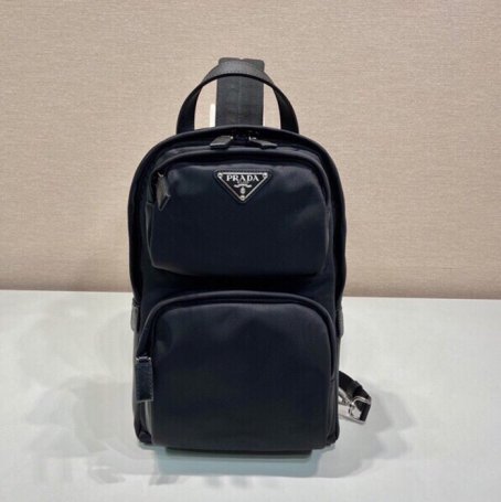 PRADA 2VZ105 胸バッグ サイズ:31x20cm