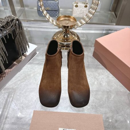 【MIUMIU】2026SSショートブーツレザーブーツレディース