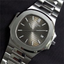 PATEK PHILIPPE ノーチラス Swiss 2824-2搭載