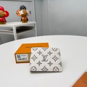 LOUIS VUITTON M83380 マルチプル短財布 モノグラムシャドウ ホワイト サイズ:11.5x9x1.5cm