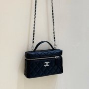CHANEL カーフレザー 荔枝紋 ブラック×ゴールド 斜め掛けバッグ クラシック 19×17×5cm サイズ:19×17×5cm