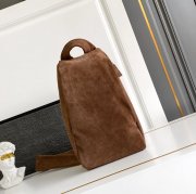 PRADA 2VZ114 スエードレザー胸バッグ サイズ:32x18x11cm