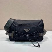 PRADA 2VH192 リナイロンメッセンジャー サイズ:28x17.5x10cm