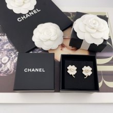 シャネル スタイル ピアス クローバー