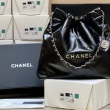 CHANEL カーフレザー ブラック×シルバー クラシック ファッショナブル 42×39×8cm サイズ:42×39×8cm