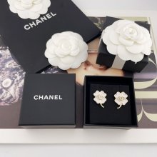 シャネル スタイル ピアス クローバー