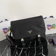 PRADA 2VD768B ナイロンフラップ斜め掛け サイズ:32x24x12cm