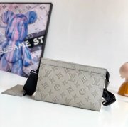 LOUIS VUITTON M81115 ガストンウェアラブルウォレット サイズ:22x14.5x4.5cm