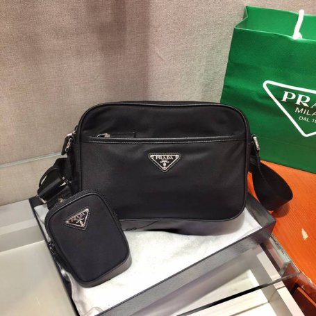 PRADA 新作スマホバッグ サイズ:18x12cm