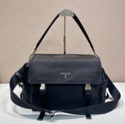 PRADA 2VD082 エクスプローラーナイロンメッセンジャー サイズ:42x22x20cm