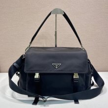 PRADA 2VD082 エクスプローラーナイロンメッセンジャー サイズ:42x22x20cm