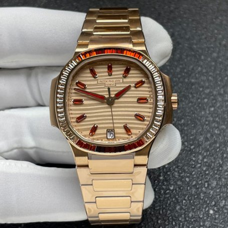 PATEK PHILIPPE 7118/1300R-001 ノーチラス 多用途