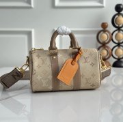 LOUIS VUITTON M29272 杏グラデまくらバッグ キープオール サイズ:25x15x11cm
