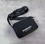 BURBERRY ECONYL素材斜め掛け サイズ:22.5x16x6.5cm