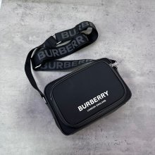 BURBERRY ECONYL素材斜め掛け サイズ:22.5x16x6.5cm
