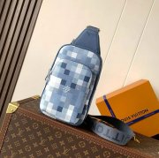 LOUIS VUITTON M28589 黒コーティングキャンバス胸バッグ サイズ:33x16x5.7cm