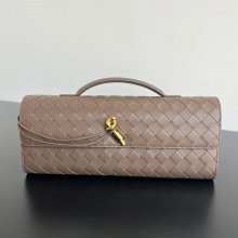 BOTTEGA VENETA BV 741511 クラッチバッグ 編み羊革 31x13cm サイズ:31x13cm