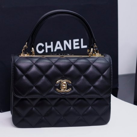 CHANEL ブラック×ゴールド 25×17×12cm サイズ:25×17×12cm
