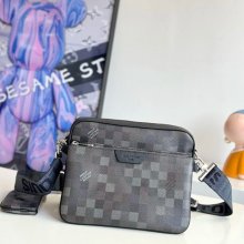 LOUIS VUITTON M28602 ダモフラージュメッセンジャー サイズ:25x18.5cm