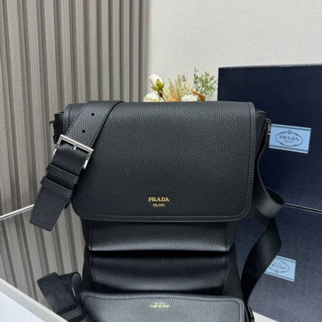 PRADA 2VD069 レザーメッセンジャー サイズ:22x22x12cm