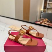 【VALENTINO】新作Vサンダルレディース