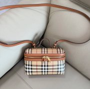 BURBERRY 5251 カーフスキン ベージュ 斜め掛けバッグ クラシックチェック 20x15cm サイズ:20x15cm