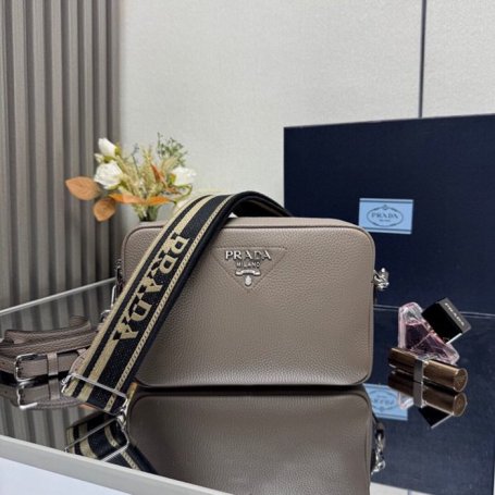 PRADA 1BD082 ダブルストラップ 鹿皮紋牛皮 サイズ:22x14cm