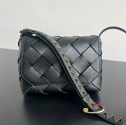 BOTTEGA VENETA BV 817921 ヘビ年限定 ディアゴ サイズ:22.5x16.5x5.5cm