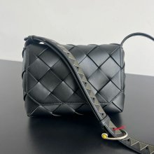 BOTTEGA VENETA BV 817921 ヘビ年限定 ディアゴ サイズ:22.5x16.5x5.5cm