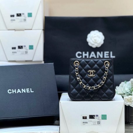 CHANEL カーフレザー 荔枝紋 ブラック×ゴールド 斜め掛けバッグ クラシック 小 16.5×15×10.5cm サイズ:16.5×15×10.5cm