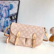 LOUIS VUITTON M15134 エスケープ ハンドバッグ サイズ:30x21cm