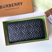 BURBERRY TBプレスレザージップポーチ サイズ:19x10x2.5cm