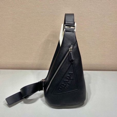 PRADA 2VZ098 胸バッグ サイズ:32x17x6.5cm