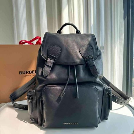 Burberry リュック オールレザー ブラック 403188 サイズ:42x28cm