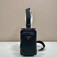 PRADA 2VH195 鹿革スマホバッグ サイズ:18x11.5cm