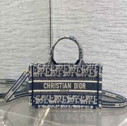 DIOR カーフレザー、オブリーク 刺繍、モノグラム、レター ホワイト、ブルー ショルダーバッグ、トートバッグ ミニ クラシック サイズ:21.5x13x7.5cm