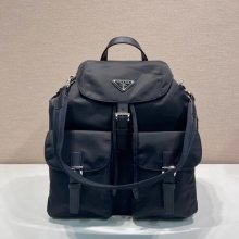 Prada クラシック ナイロン ショルダーストラップ ナイロン ブラック 2VZ110A サイズ:39x34x15cm