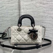 DIOR ラムレザー、チェーン リボン、フラワー ブラック、ホワイト 斜め掛けバッグ、ショルダーバッグ、チェーンバッグ ミニ 新作 16.0x10.0x5.5cm サイズ:16x10x5.5cm