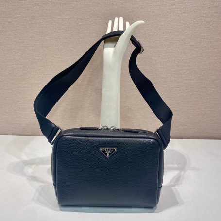 PRADA 2VH181 胸バッグ 大 サイズ:24x16.5cm