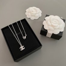 ネックレス クラシックダブルCロゴネックレス — 定番モデル、シンプルで重ね付け強力、年間使用可