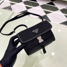 PRADA 2ZH108 スマホバッグ 横型 サイズ:18x12.5x2.5cm