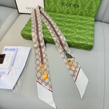 グッチ 馬銜口モチーフ。GGロゴ。ツイリーシルクスカーフ。両面100％シルク 5X120cm